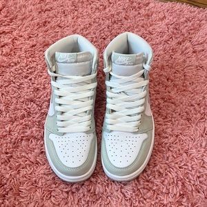 Jordan 1 women’s seafoam